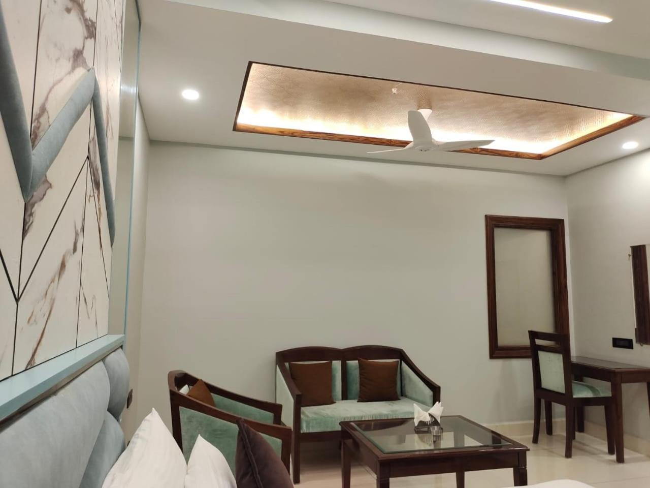 Hotel Leela Grande Karnal Luaran gambar