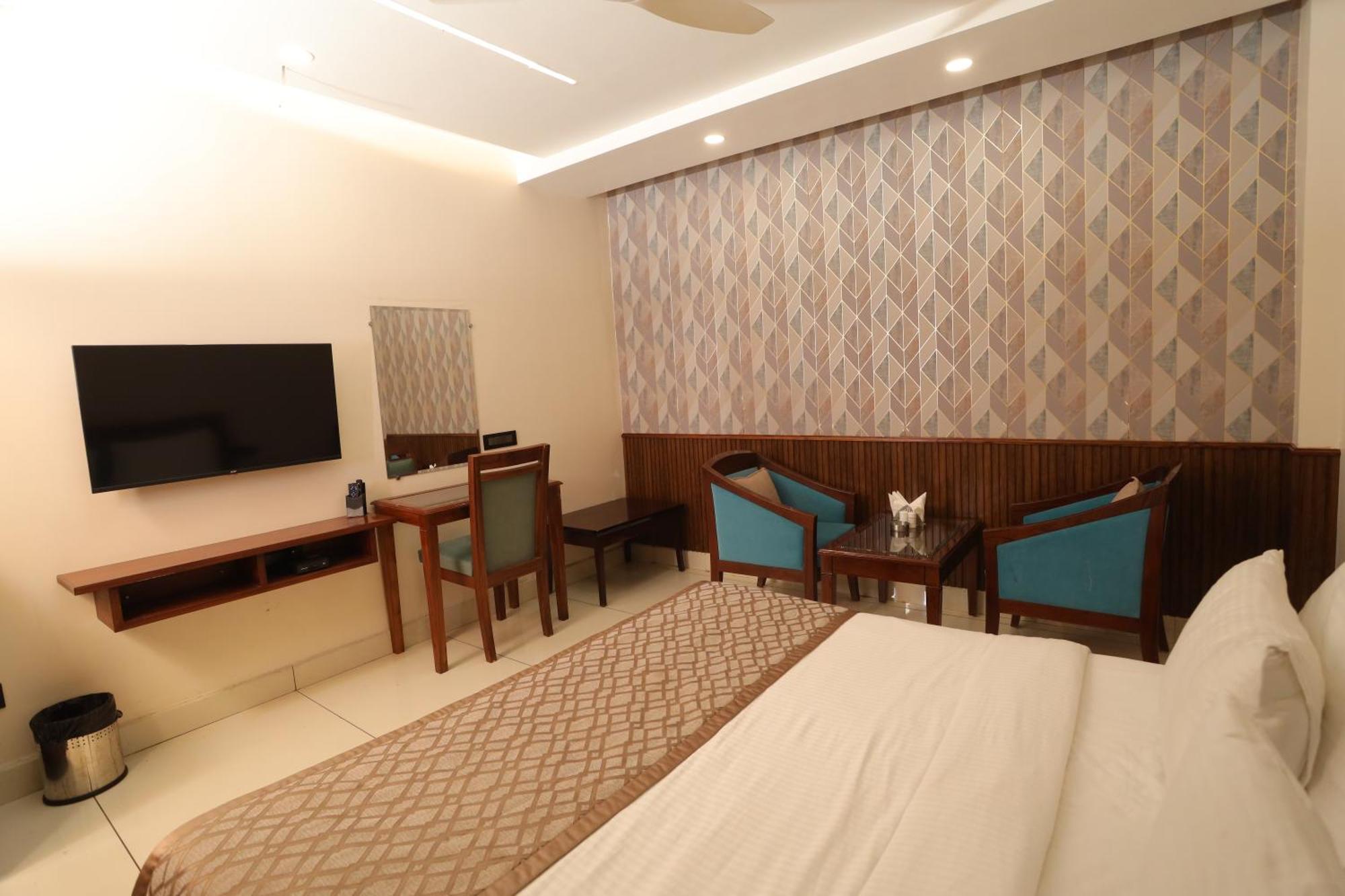 Hotel Leela Grande Karnal Luaran gambar